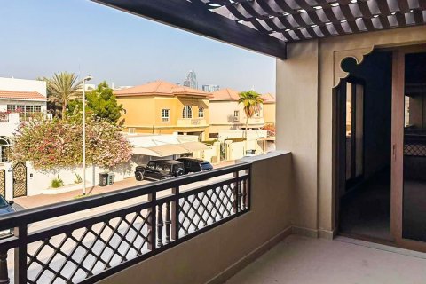Villa de 5 dormitorios en Jumeirah, UAE No. 215401 11