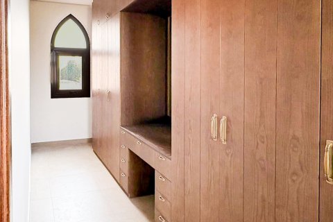 Villa de 5 dormitorios en Jumeirah, UAE No. 215401 21