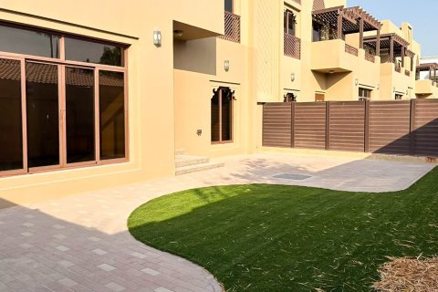 Villa de 5 dormitorios en Jumeirah, UAE No. 215401 3