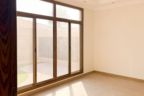 Villa de 5 dormitorios en Jumeirah, UAE No. 215401 10