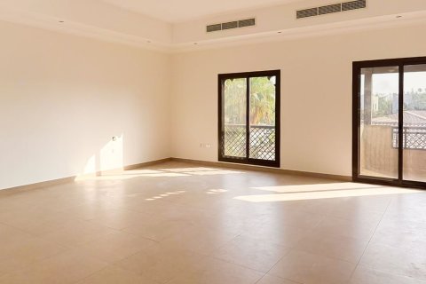 Villa de 5 dormitorios en Jumeirah, UAE No. 215401 26