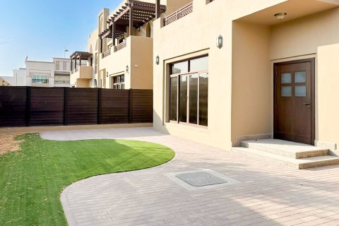 Villa de 5 dormitorios en Jumeirah, UAE No. 215401
