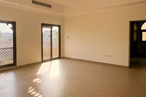 Villa de 5 dormitorios en Jumeirah, UAE No. 215401 17