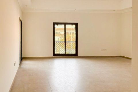 Villa de 5 dormitorios en Jumeirah, UAE No. 215401 27