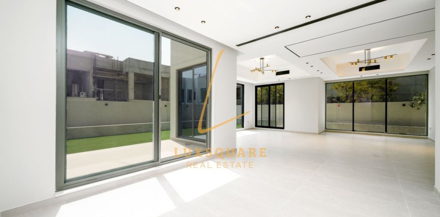 Villa de 5 dormitorios en Al Furjan, UAE No. 224338