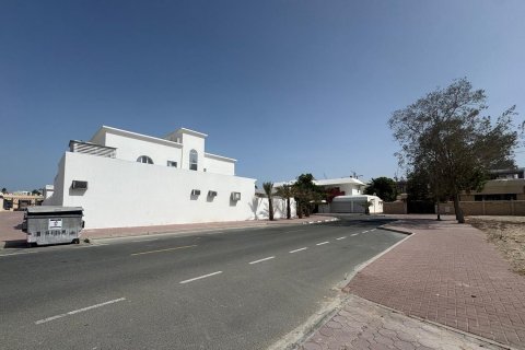 Land de 1393.55m² en Al Wasl, UAE No. 215313 16