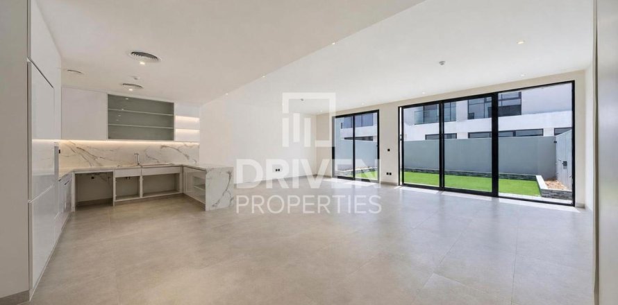 Townhouse de 3 dormitorios en Dubai Land, UAE No. 204706