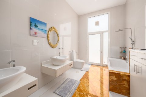 Villa de 5 dormitorios en Al Barsha, UAE No. 215419 24