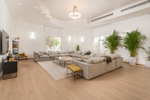 Villa de 5 dormitorios en Al Barsha, UAE No. 215419 5
