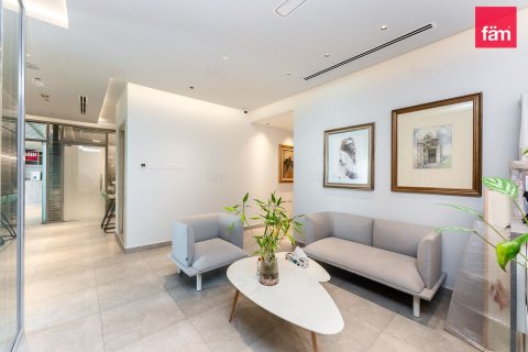 130.9m² Office in Sheikh Zayed Road, UAE No. 167633 3