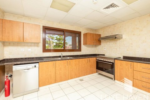 Таунхаус с 4 спальнями в Jumeirah Islands, ОАЭ №10539 3