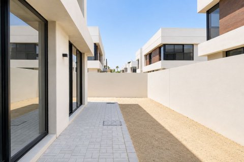 Таунхаус с 3 спальнями в Dubai Land, ОАЭ №218816 3