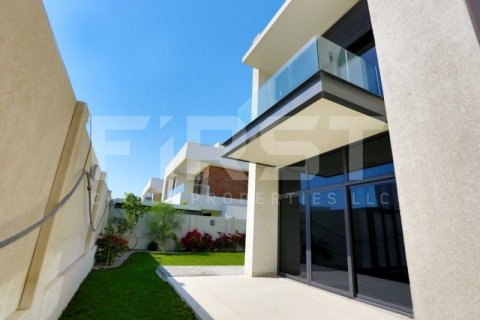 Villa de 4 dormitorios en  Yas Island, UAE No. 12810 15