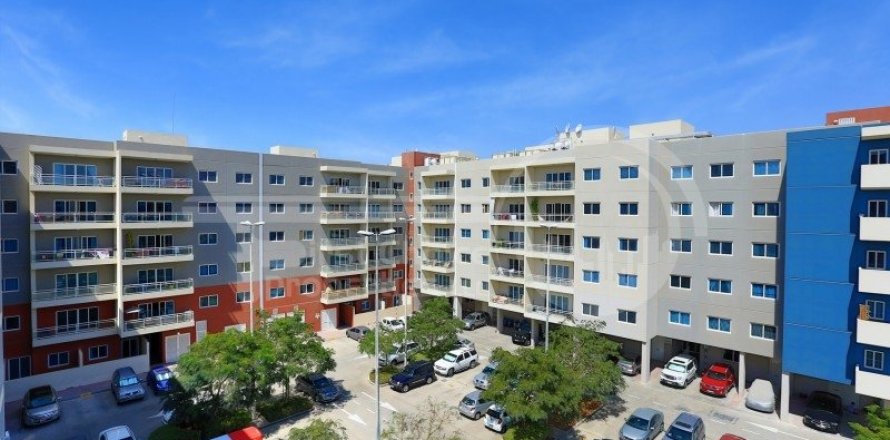 3 bedrooms Apartment in Al Reef, UAE No. 172644