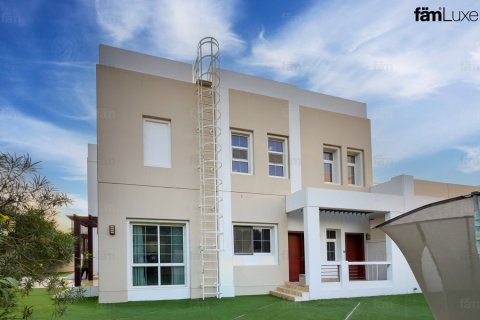 3 bedrooms Villa in Dubai, UAE No. 216009 8