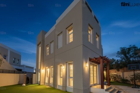 3 bedrooms Villa in Dubai, UAE No. 216009 10