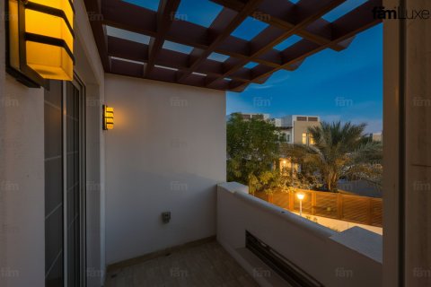 3 bedrooms Villa in Dubai, UAE No. 216009 4