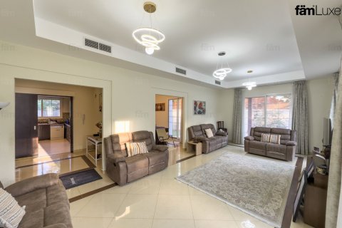 3 bedrooms Villa in Dubai, UAE No. 216009 17