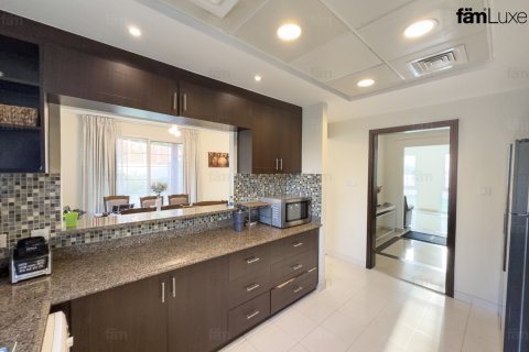 3 bedrooms Villa in Dubai, UAE No. 216009 11