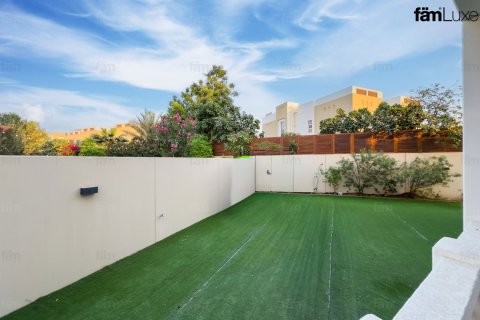 3 bedrooms Villa in Dubai, UAE No. 216009 3