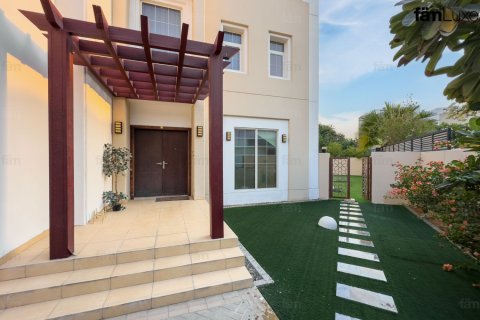 3 bedrooms Villa in Dubai, UAE No. 216009 20