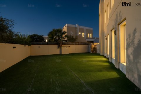 3 bedrooms Villa in Dubai, UAE No. 216009 13