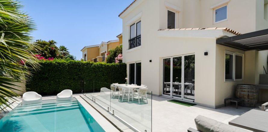 3 bedrooms Townhouse in Dubai, UAE No. 217092