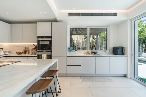 3 bedrooms Townhouse in Dubai, UAE No. 217092 8
