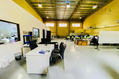 Warehouse de 306.6m² à Al Quoz, UAE No. 22004 8