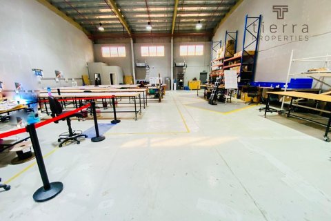 Warehouse de 306.6m² à Al Quoz, UAE No. 22004 3