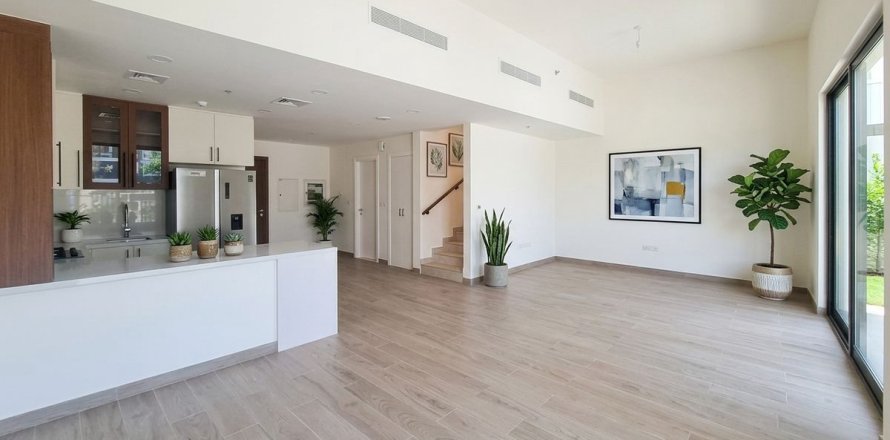 Apartment de 2 dormitorios en Town Square, UAE No. 223701