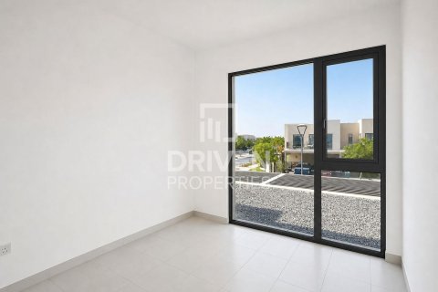 Вилла с 4 спальнями в EMAAR South, ОАЭ №221313 9