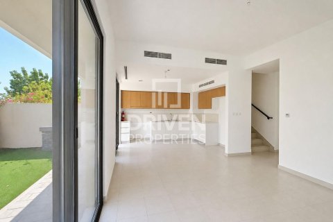 Вилла с 4 спальнями в EMAAR South, ОАЭ №221313