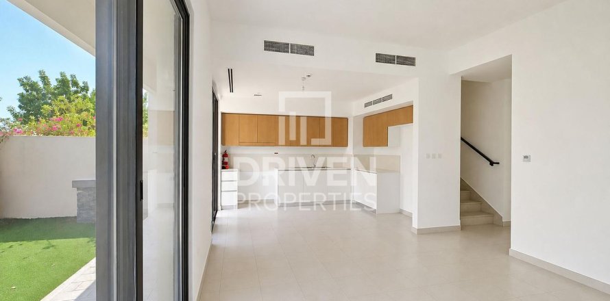 Вилла с 4 спальнями в EMAAR South, ОАЭ №221313