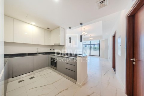 Вилла с 4 спальнями в District 11, ОАЭ №225708
