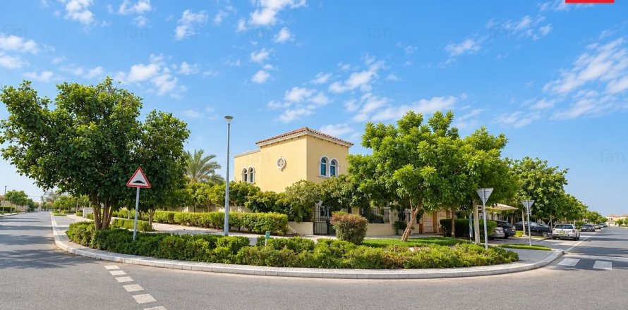 Villa de 5 dormitorios en Jumeirah Park, UAE No. 208150