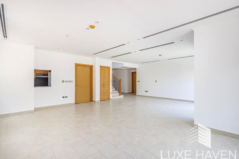 Villa de 4 chambres à Legacy, UAE No. 14767 16