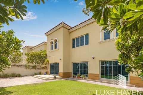 Villa de 4 chambres à Legacy, UAE No. 14767 3