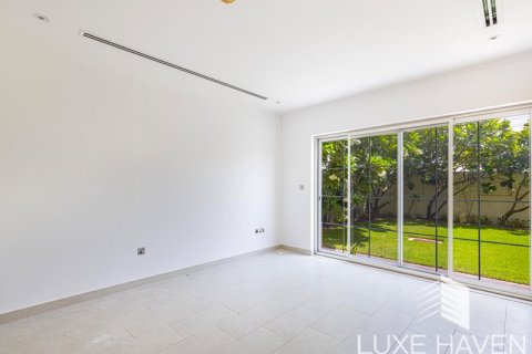 Villa de 4 chambres à Legacy, UAE No. 14767 14