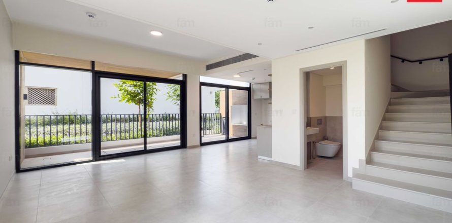 3 bedrooms Townhouse in Dubai, UAE No. 216064