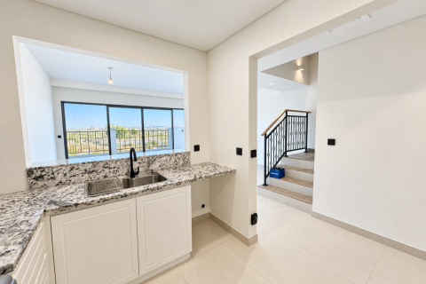 5 bedrooms Townhouse in Golf City, UAE No. 220266 4