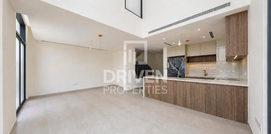 Villa de 4 dormitorios en Mudon, UAE No. 218257