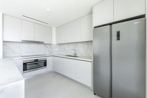 Apartment de 4 dormitorios en EMAAR Beachfront, UAE No. 221635 8