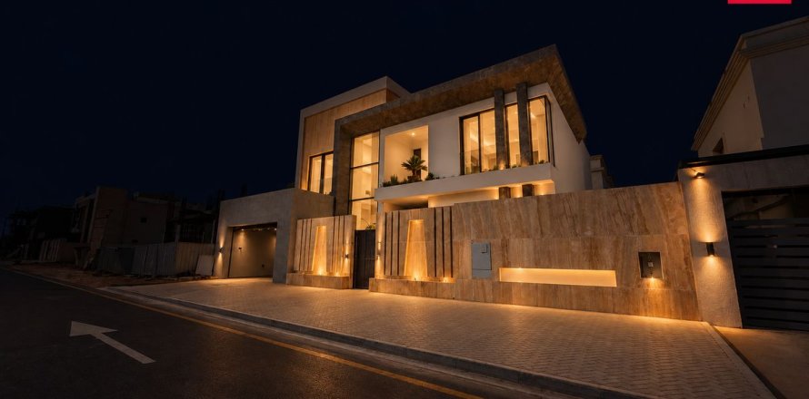 5 bedrooms Villa in Dubai, UAE No. 219265