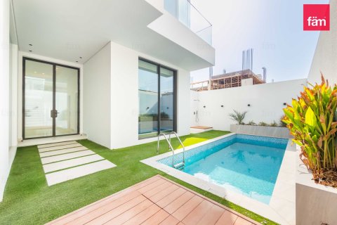 5 bedrooms Villa in Dubai, UAE No. 219265 3