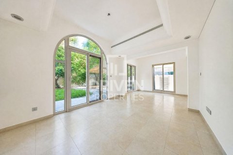 Villa de 4 dormitorios en Victory Heights, UAE No. 221556 3