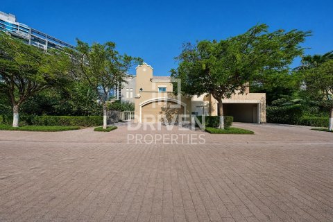Villa de 4 dormitorios en Victory Heights, UAE No. 221556