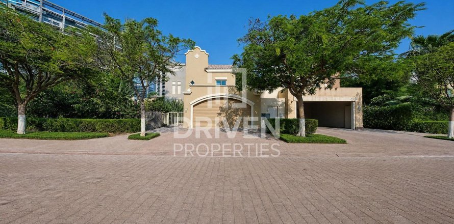 Villa de 4 dormitorios en Victory Heights, UAE No. 221556