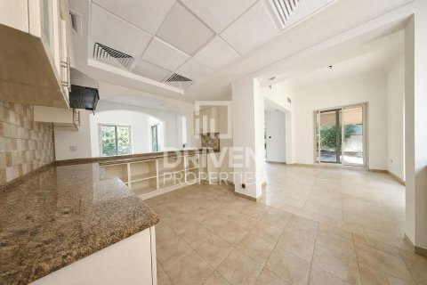 Villa de 4 dormitorios en Victory Heights, UAE No. 221556 9