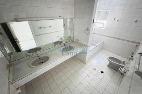 Villa de 4 dormitorios en Umm Suqeim, UAE No. 145038 7